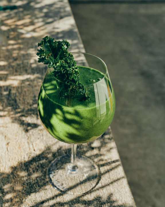 a green juice smoothie
