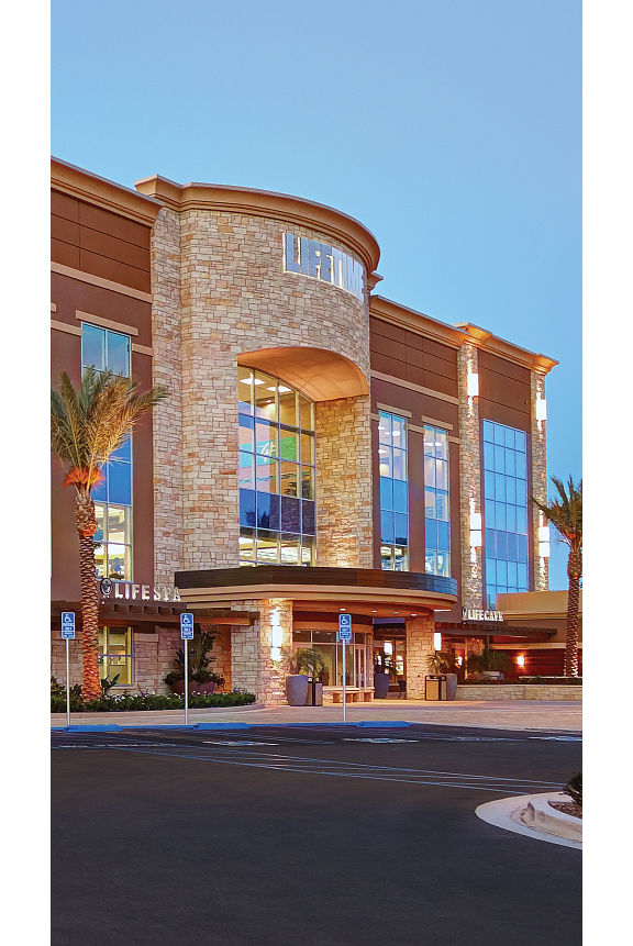 Image of the Laguna Niguel club entrance.