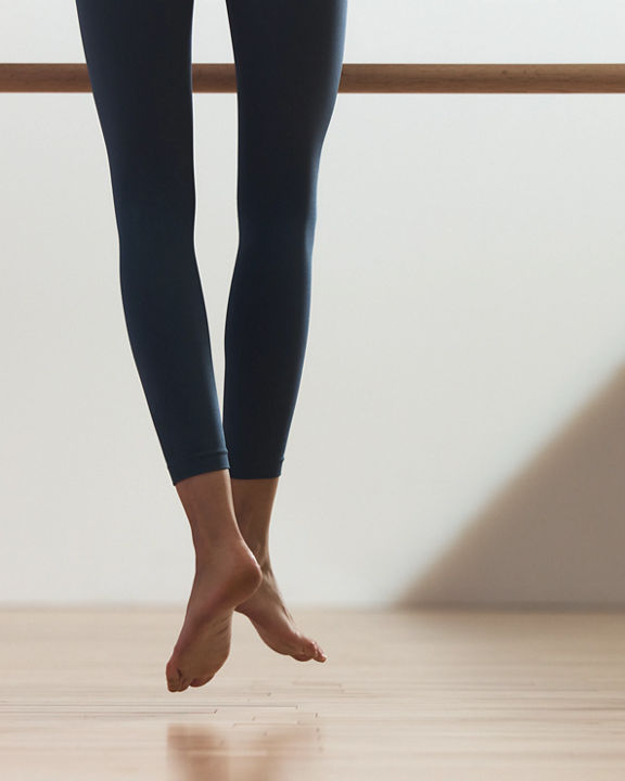 Life barre class participant doing saute jump at Life Time