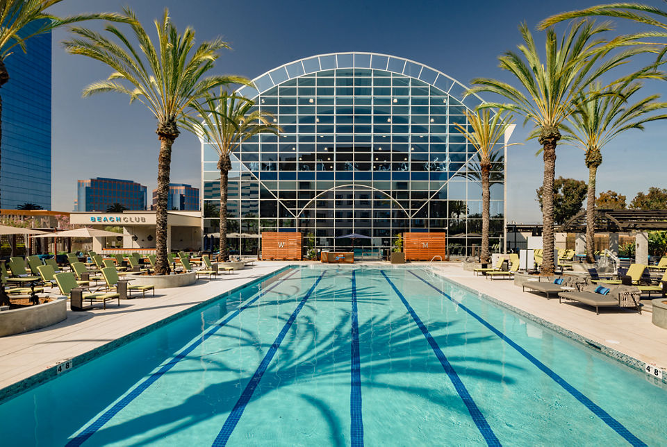 Outdoor pool at the Life Time Lakeshore Irvine club location