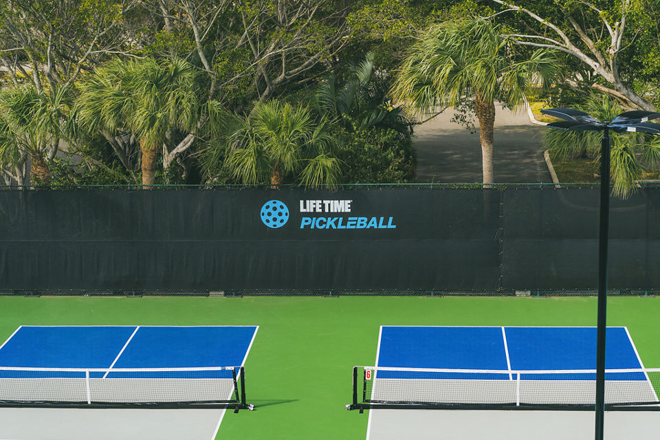 2 outdoor pickleball courts