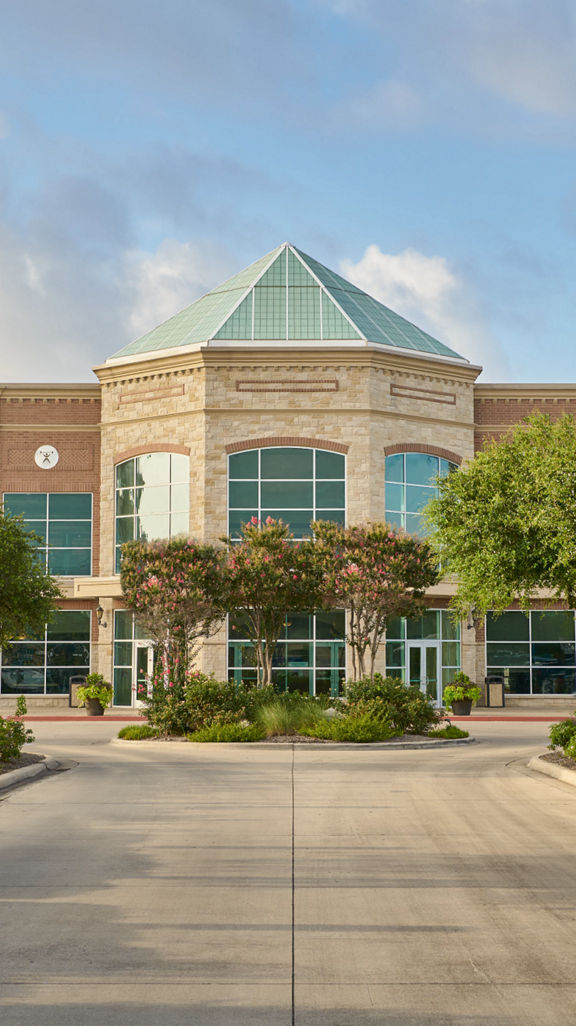 Road leading up to the enterance of the Life Time South Austin location