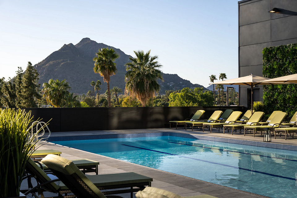 Outdoor rooftop pool at the Life Time Scottsdale Fashion Square club location