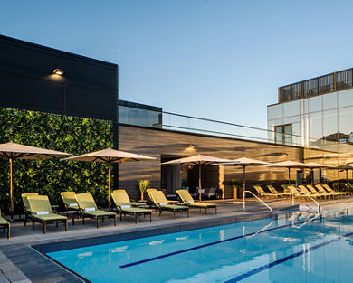 Outdoor rooftop pool at the Life Time Scottsdale Fashion Square club location