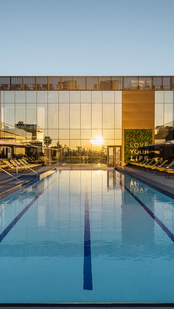 Outdoor rooftop pool at the Life Time Scottsdale Fashion Square club location