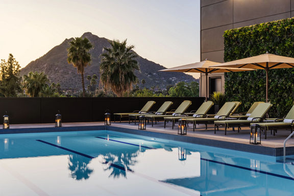 Outdoor rooftop pool at the Life Time Scottsdale Fashion Square club location